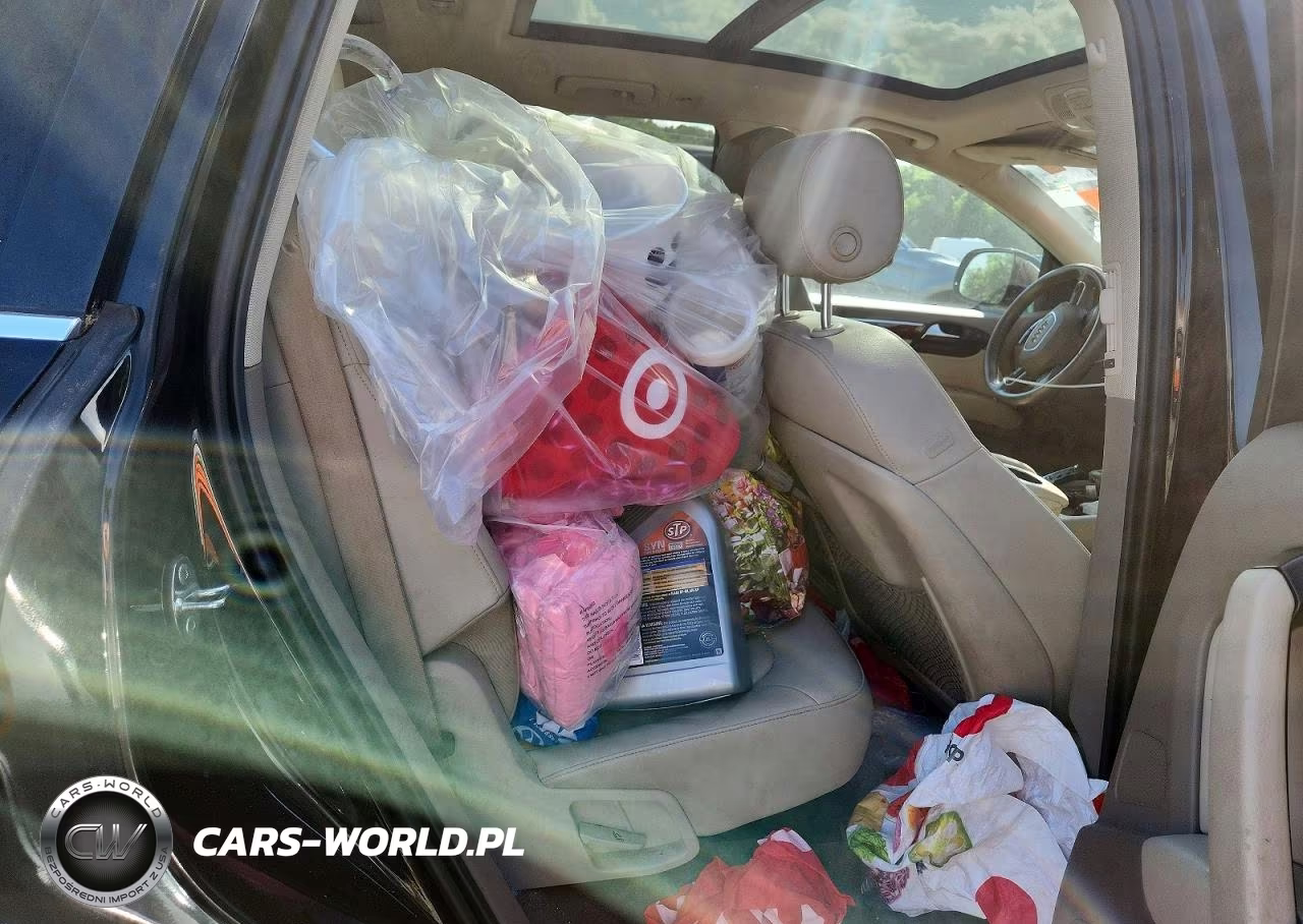 2014 Audi Q7 Premium Plus VIN:WA1LMAFEXED008840 - 11
