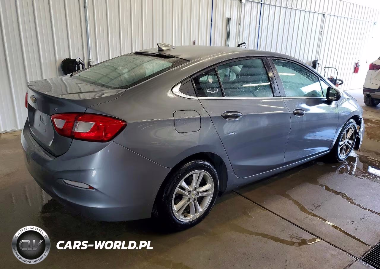 2018 Chevrolet Cruze Lt VIN:1G1BE5SM6J7224642 - 3