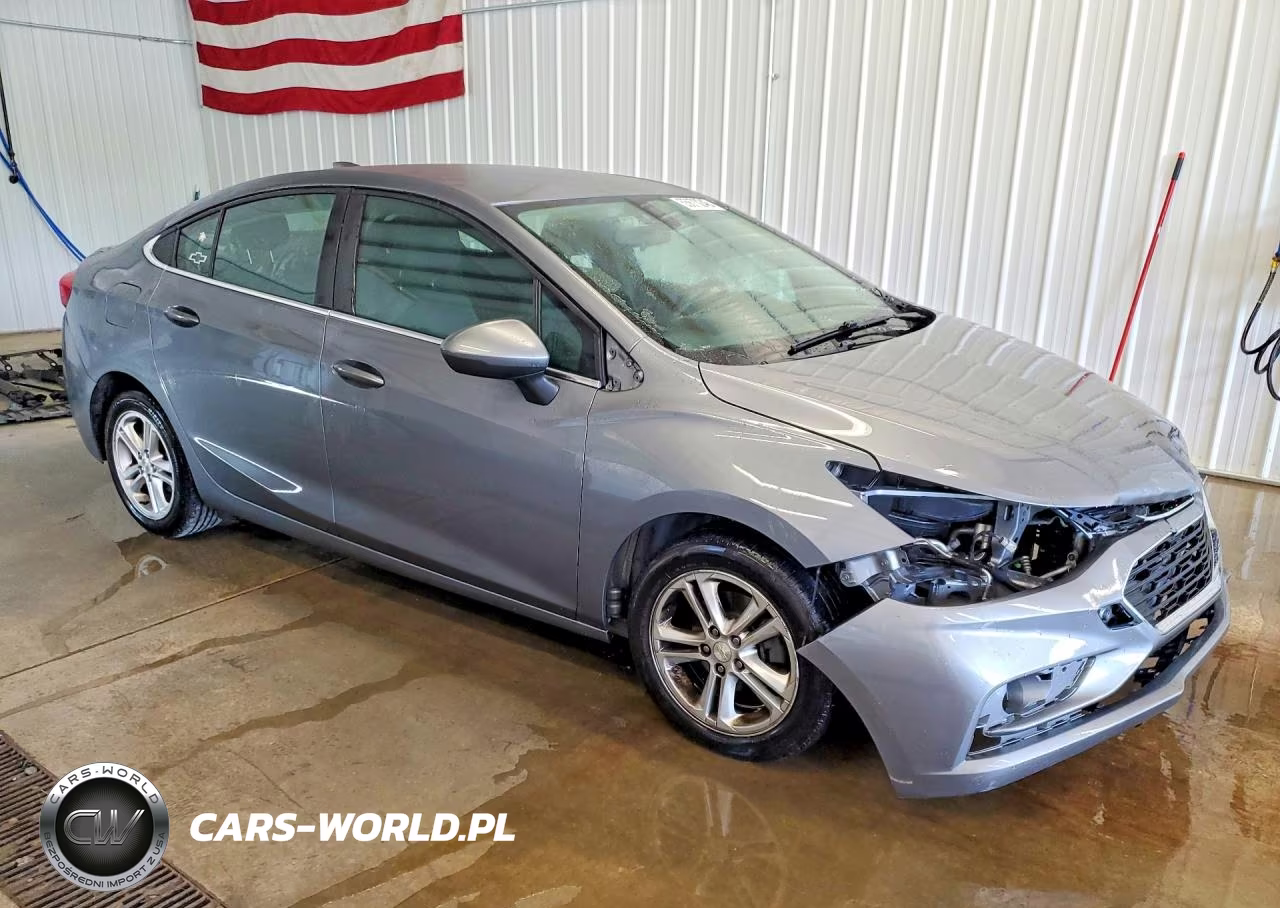 2018 Chevrolet Cruze Lt VIN:1G1BE5SM6J7224642 - 4