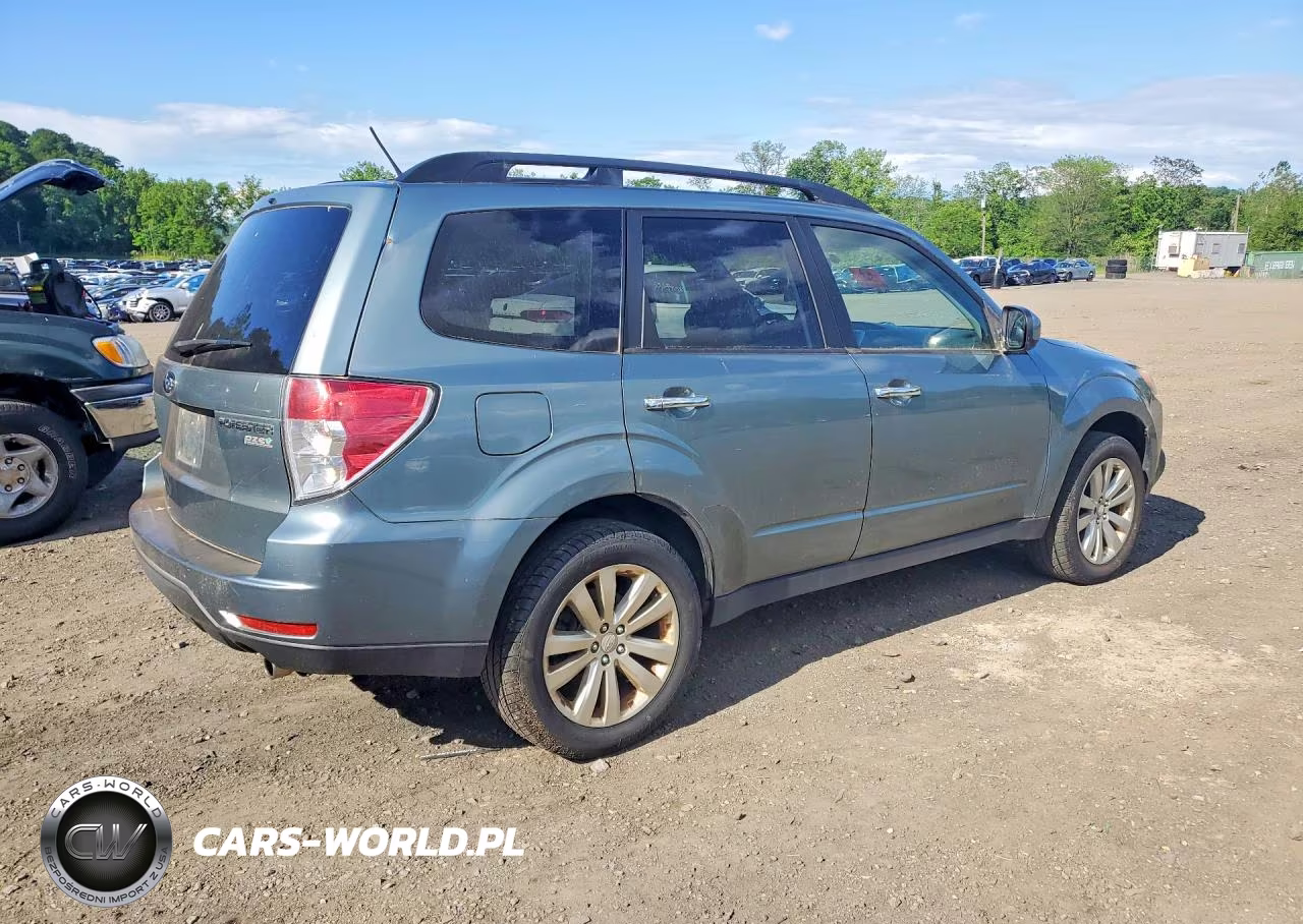 2012 Subaru Forester 2.5X Premium VIN:JF2SHADCXCH427012 - 3
