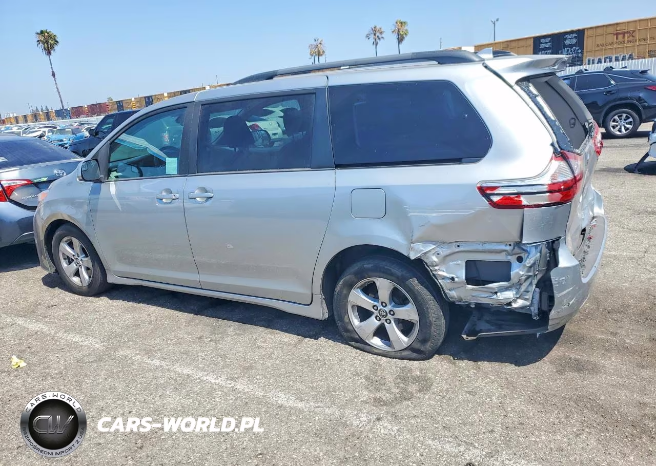 2019 Toyota Sienna Le VIN:5TDKZ3DC5KS993841 - 2