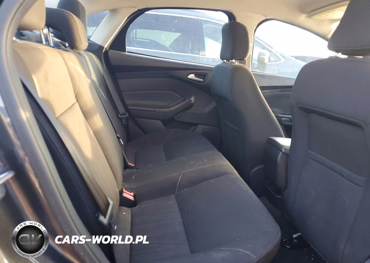 2015 Ford Focus Se VIN:1FADP3F20FL240895 - 10