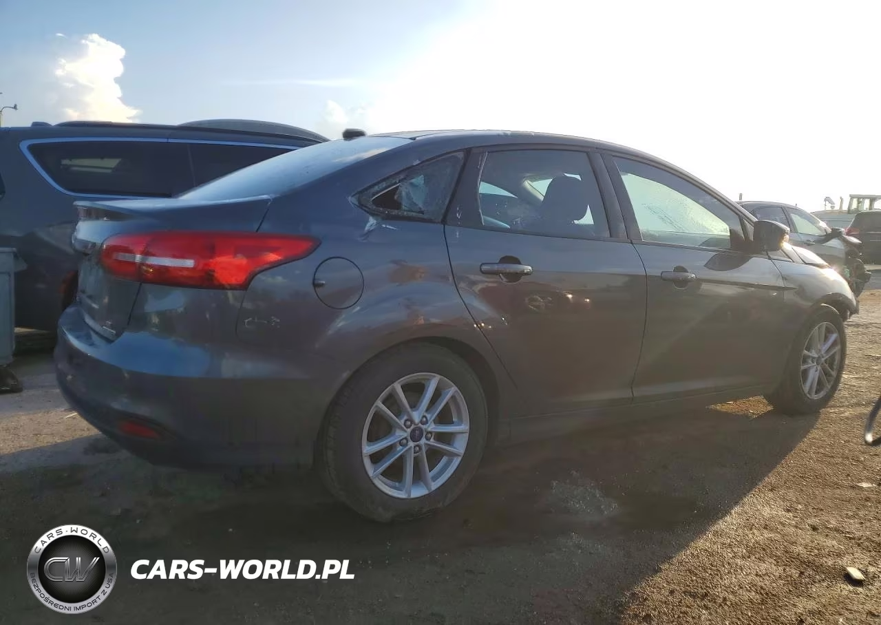 2015 Ford Focus Se VIN:1FADP3F20FL240895 - 3