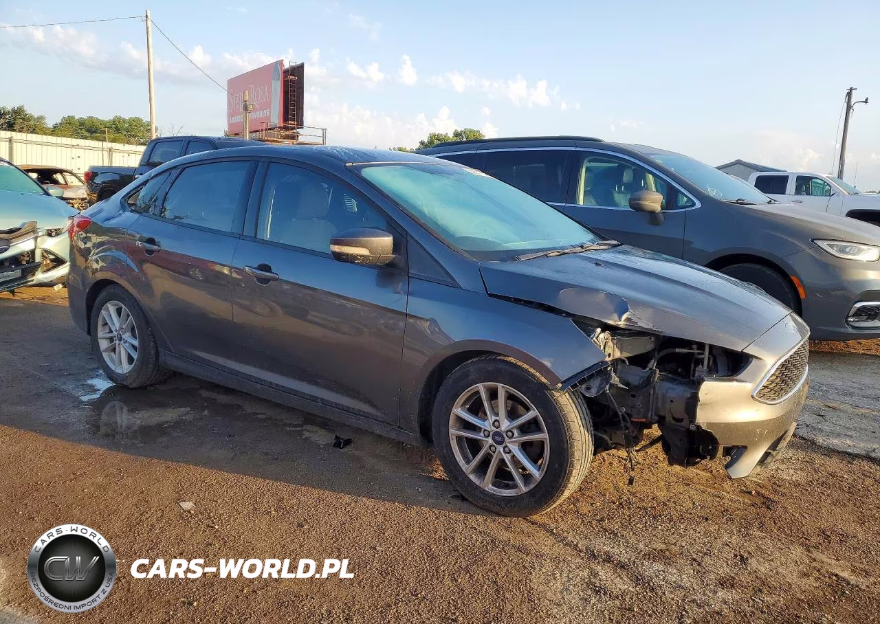 2015 Ford Focus Se VIN:1FADP3F20FL240895 - 4