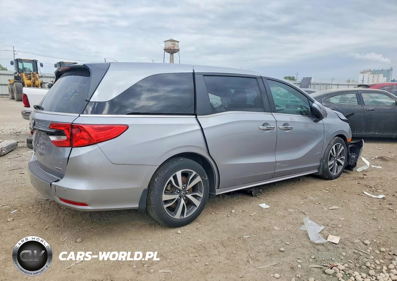 2023 Honda Odyssey Touring VIN:5FNRL6H87PB046027 - 3