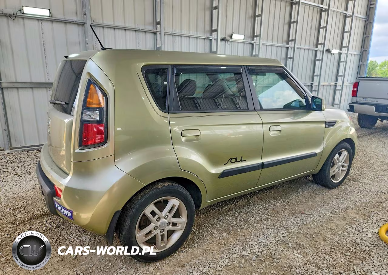 2010 Kia Soul + VIN:KNDJT2A25A7166496 - 3
