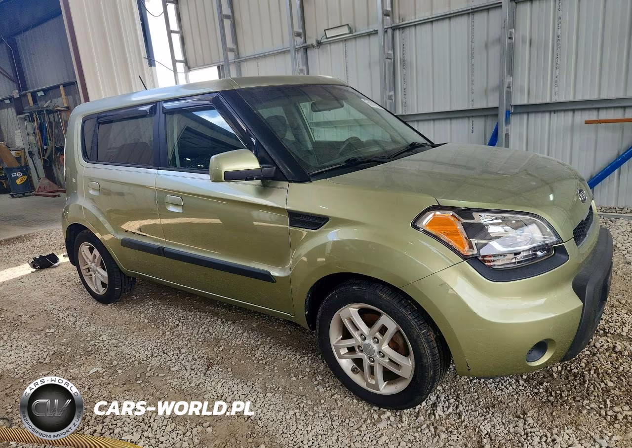 2010 Kia Soul + VIN:KNDJT2A25A7166496 - 4