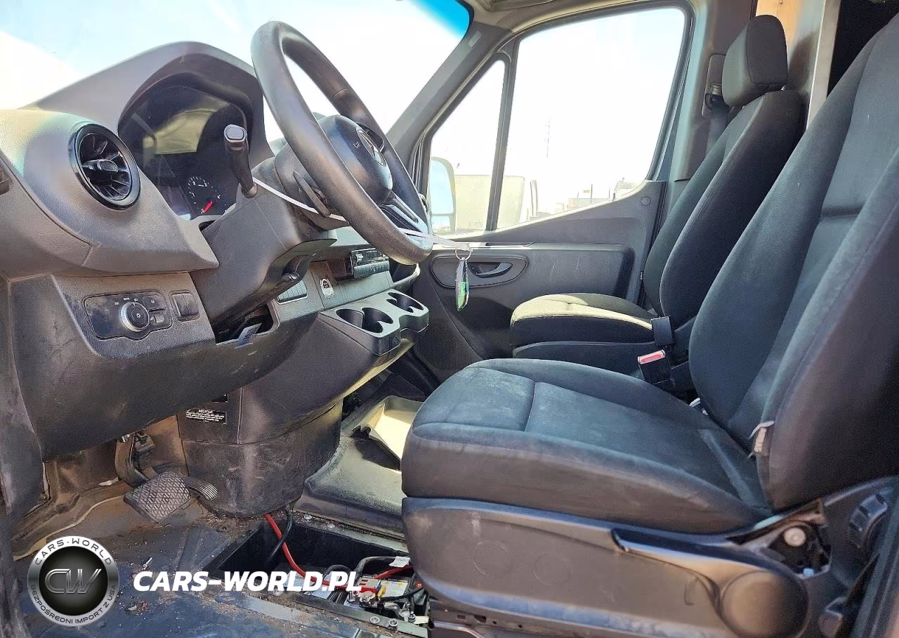 2019 Mercedes Benz Sprinter 2500 Delivery Van VIN:WD4PF1CD2KP136339 - 5