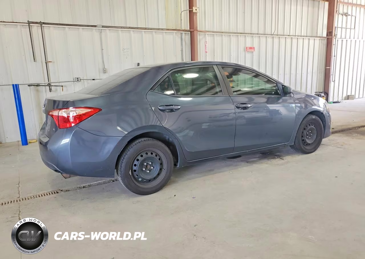 2017 Toyota Corolla Le VIN:2T1BURHE3HC886107 - 3