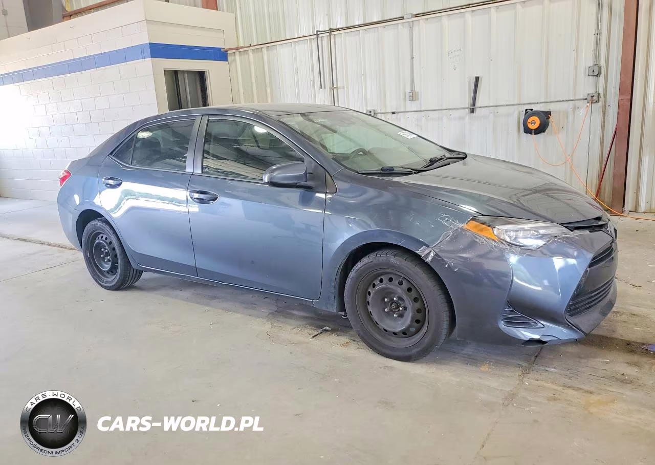 2017 Toyota Corolla Le VIN:2T1BURHE3HC886107 - 4
