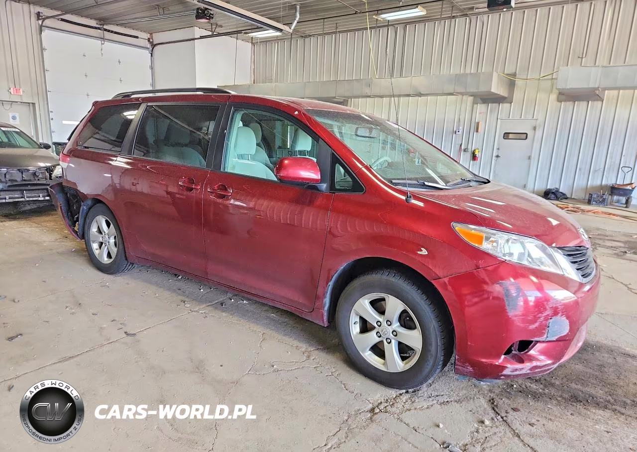 2013 Toyota Sienna Le VIN:5TDKK3DC9DS400425 - 4