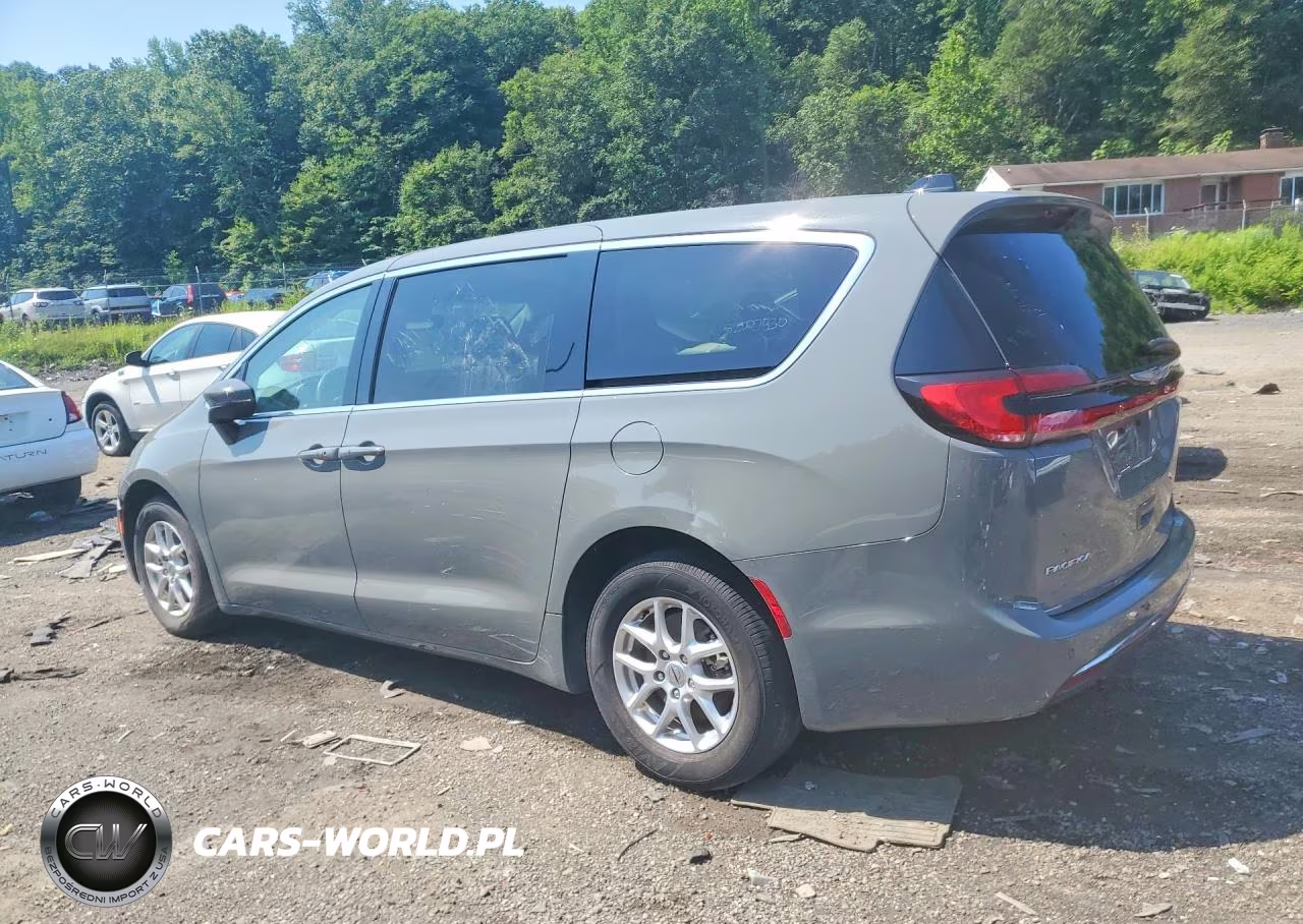 2023 Chrysler Pacifica Touring L VIN:2C4RC1BG6PR531024 - 2