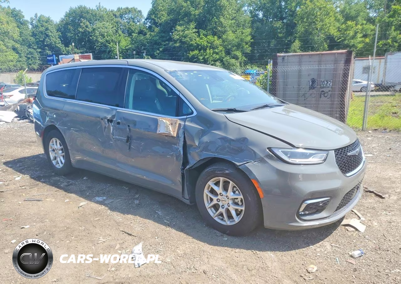 2023 Chrysler Pacifica Touring L VIN:2C4RC1BG6PR531024 - 4