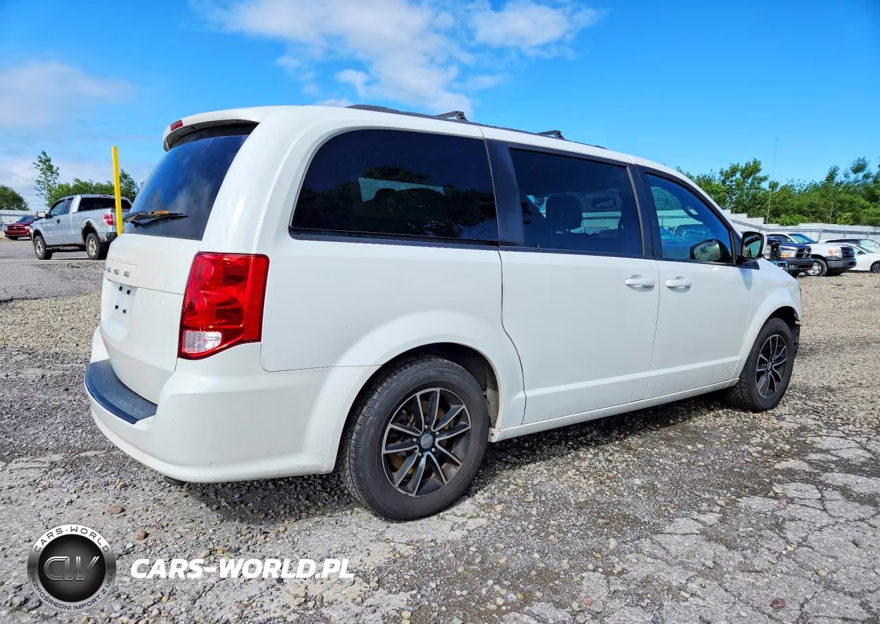 2018 Dodge Grand Caravan Sxt VIN:2C4RDGCG1JR216735 - 3