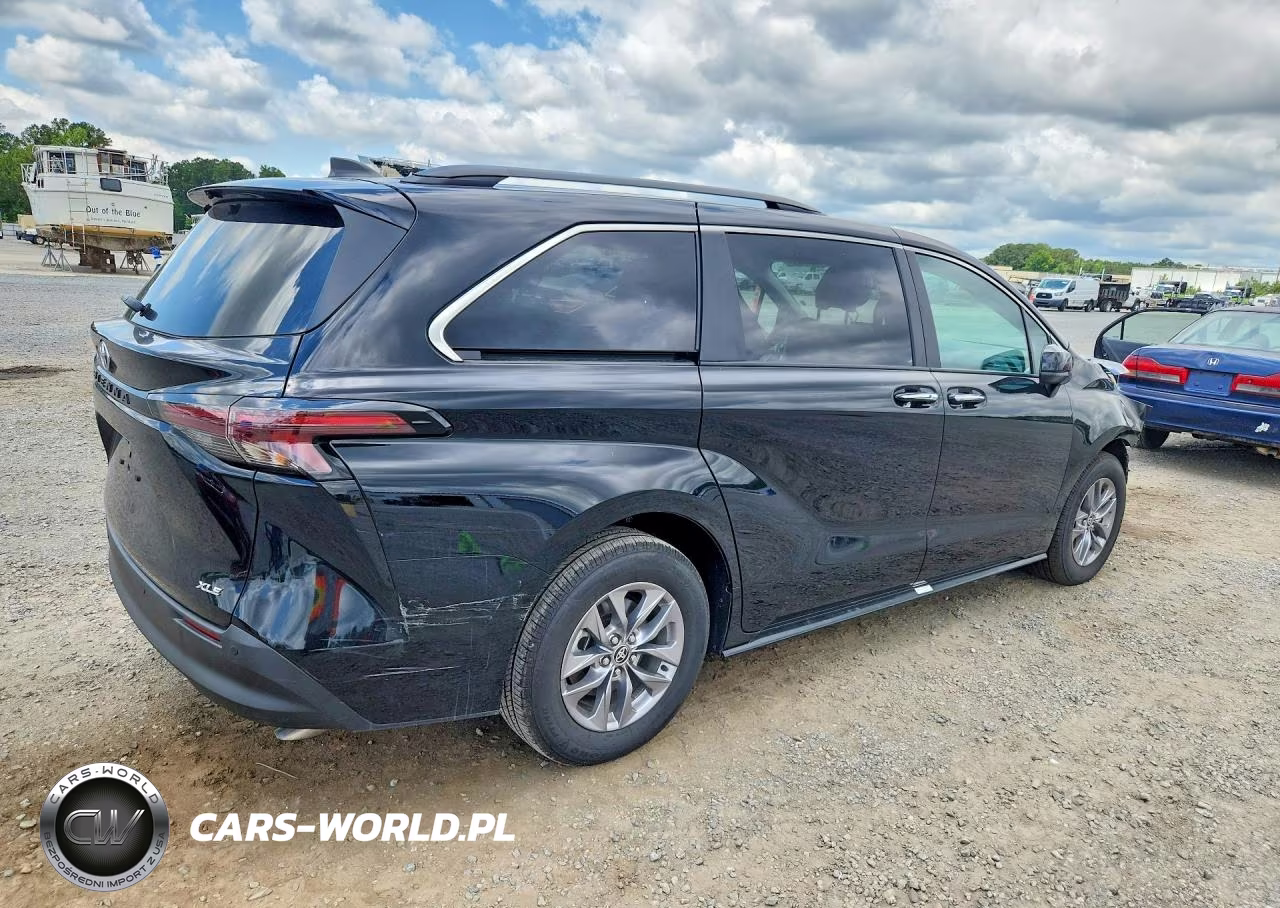 2026 Toyota Sienna Xle 8-Passenger VIN:5TDYRKEC0TS307953 - 3
