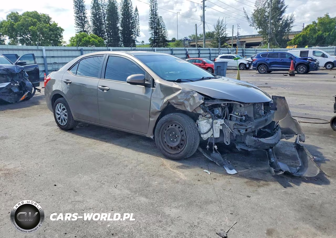 2019 Toyota Corolla Le VIN:2T1BURHE5KC233284 - 4