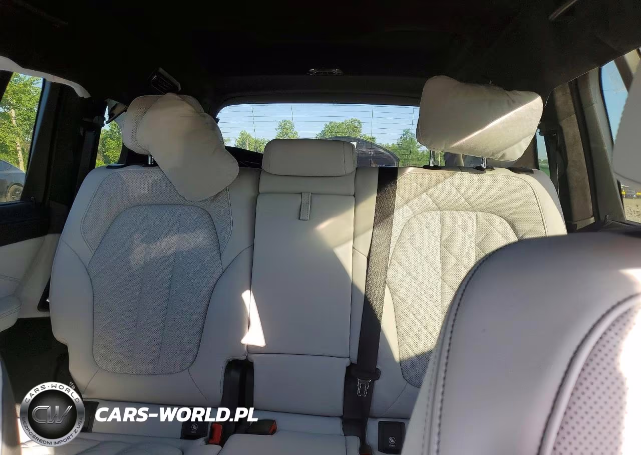 2025 BMW X7 xDrive40I VIN:5UX23EM06S9X68120 - 10