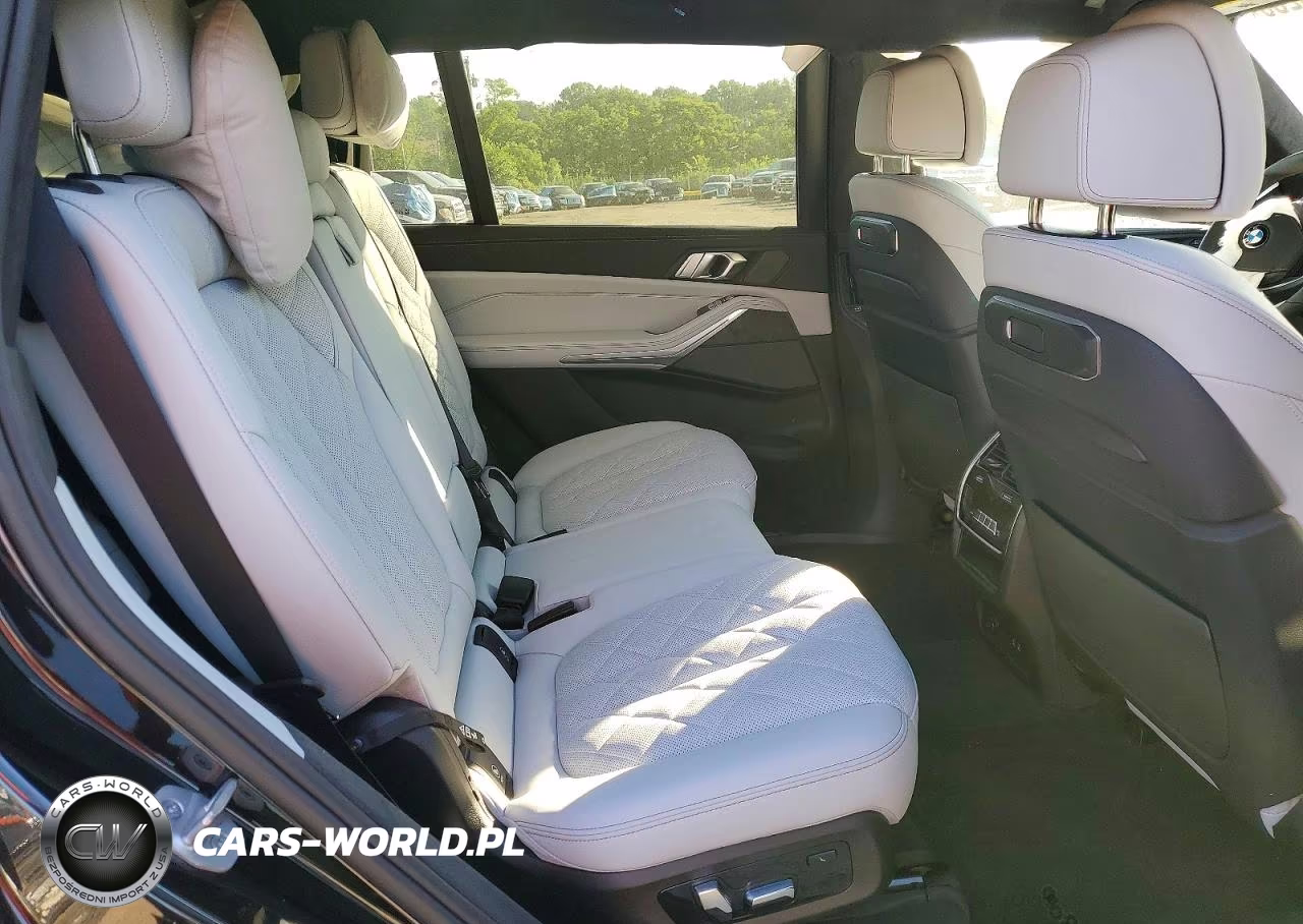 2025 BMW X7 xDrive40I VIN:5UX23EM06S9X68120 - 11