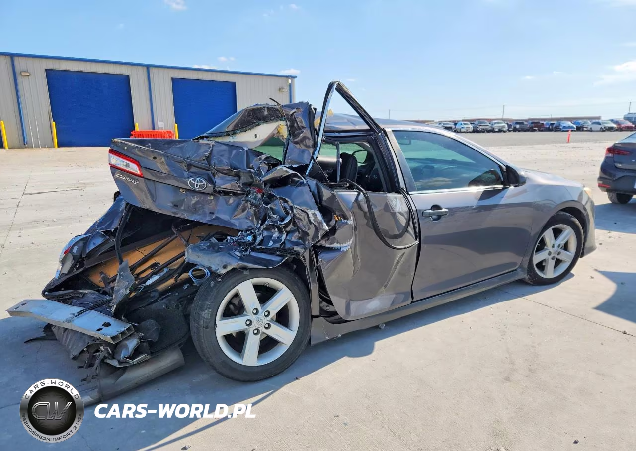 2014 Toyota Camry Se VIN:4T1BF1FKXEU329550 - 3