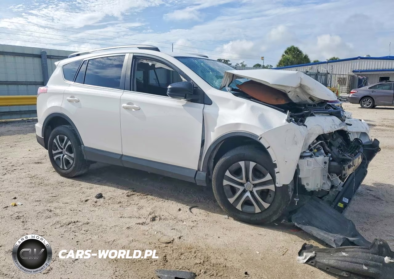 2018 Toyota Rav4 Le VIN:JTMZFREV7JD109970 - 4