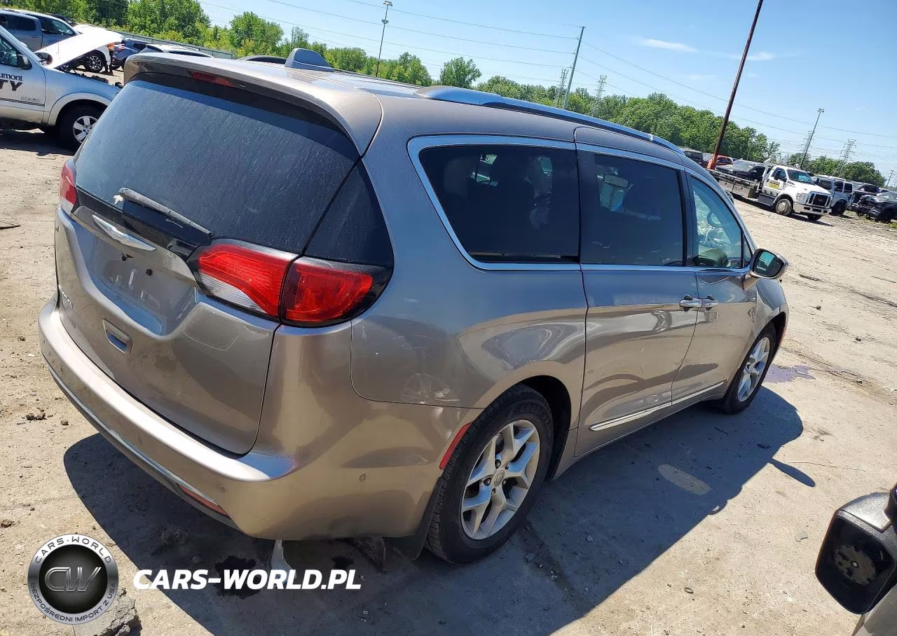 2017 Chrysler Pacifica VIN:2C4RC1EG5HR695605 - 3