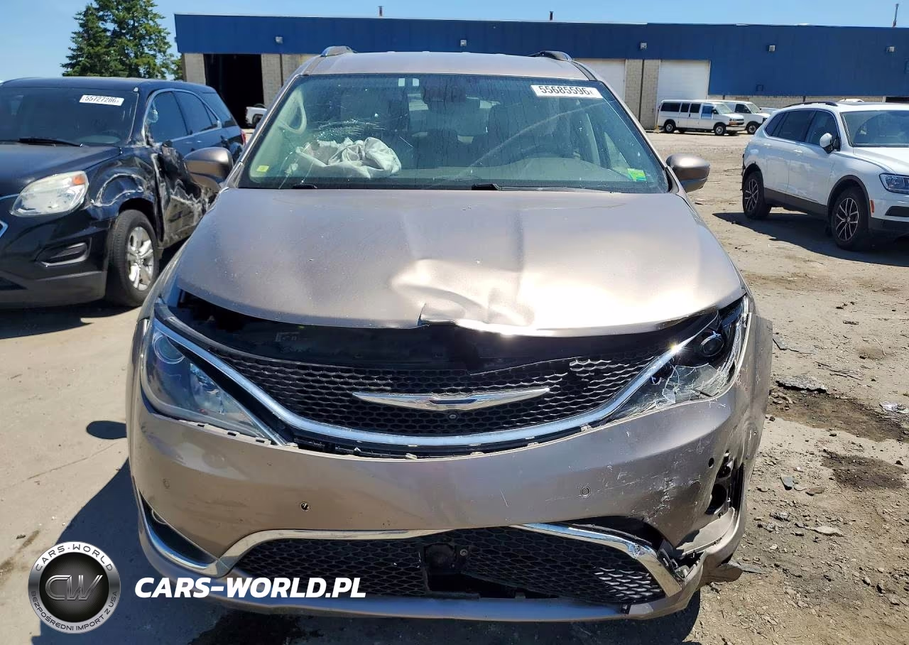 2017 Chrysler Pacifica VIN:2C4RC1EG5HR695605 - 5