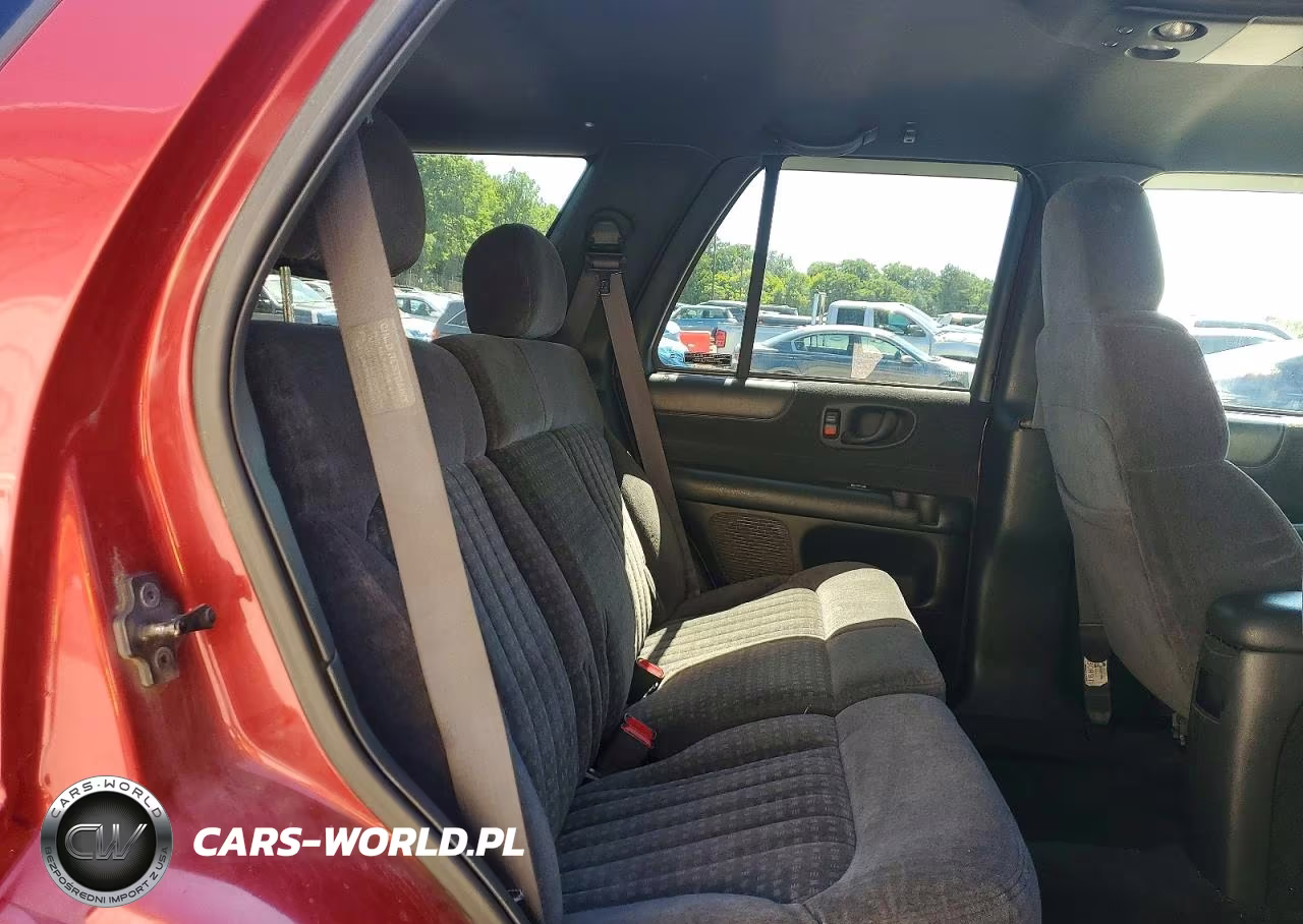 1998 Chevrolet Blazer VIN:1GNDT13W7W2121692 - 11