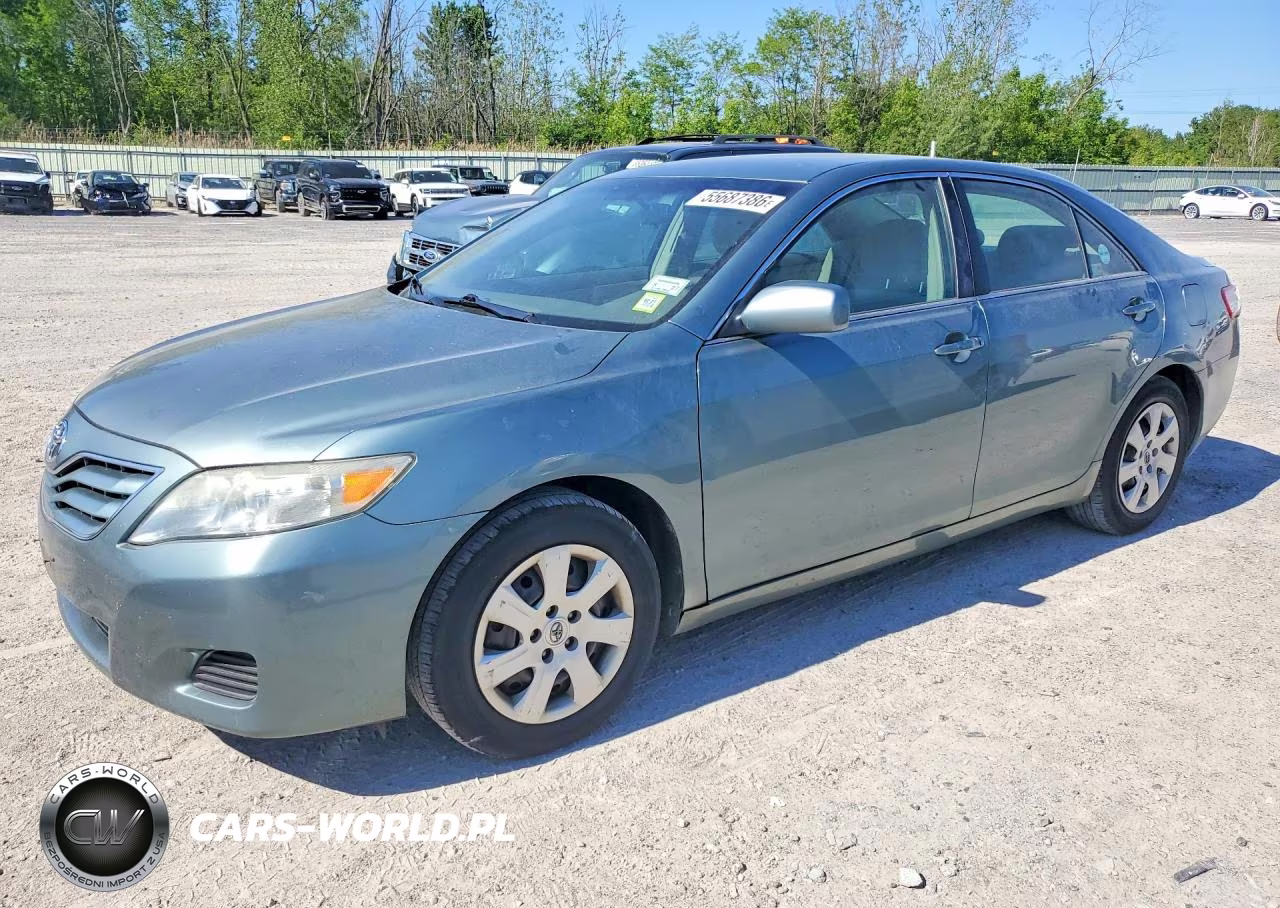 2010 Toyota Camry Le – zdjęcie 1 z 12