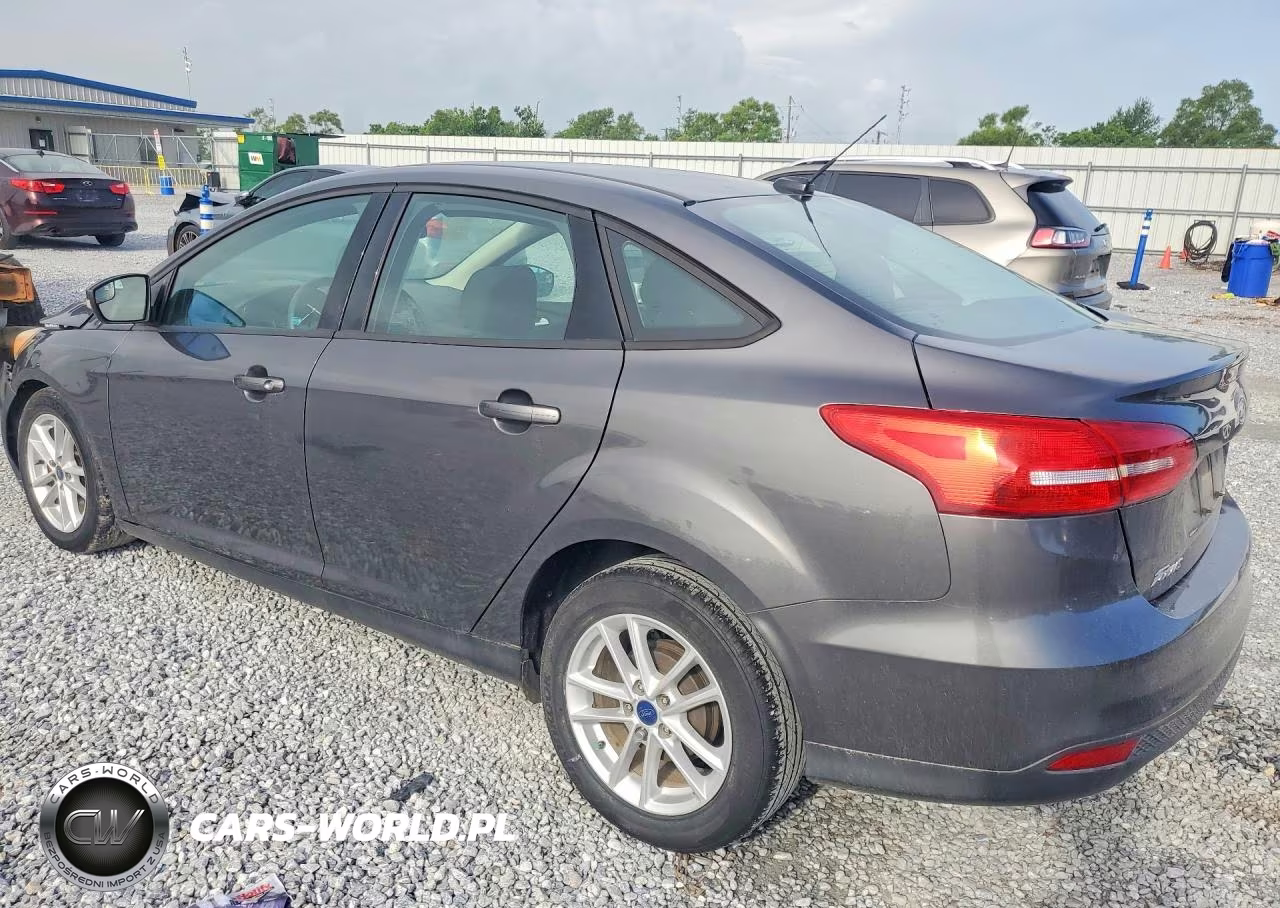 2017 Ford Focus Se VIN:1FADP3F21HL241735 - 2
