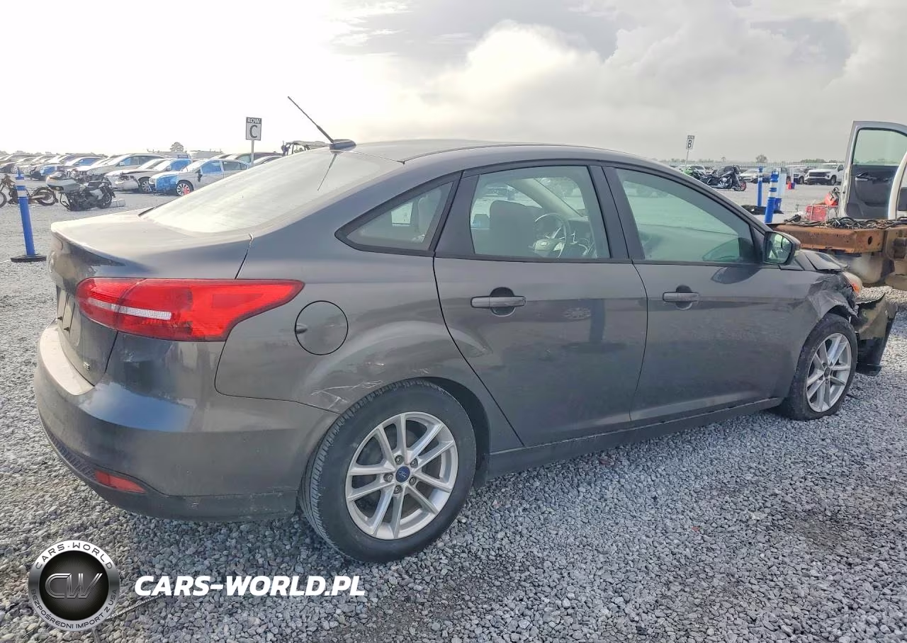 2017 Ford Focus Se VIN:1FADP3F21HL241735 - 3