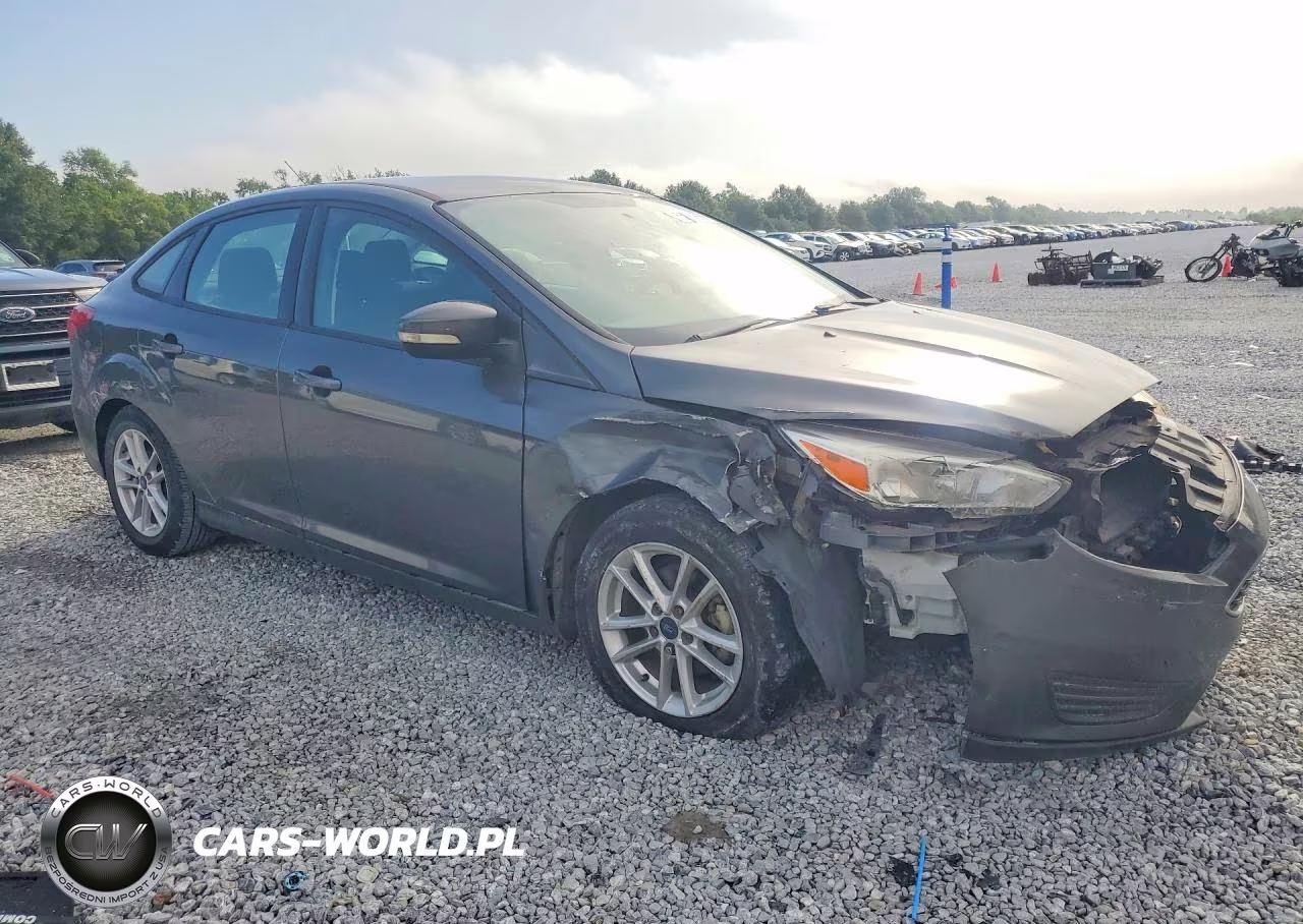 2017 Ford Focus Se VIN:1FADP3F21HL241735 - 4