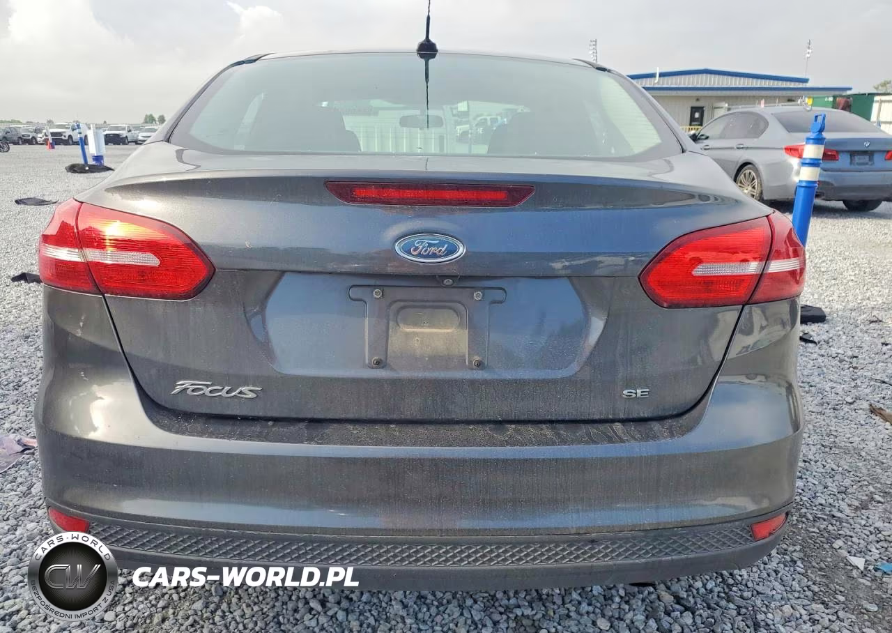 2017 Ford Focus Se VIN:1FADP3F21HL241735 - 6