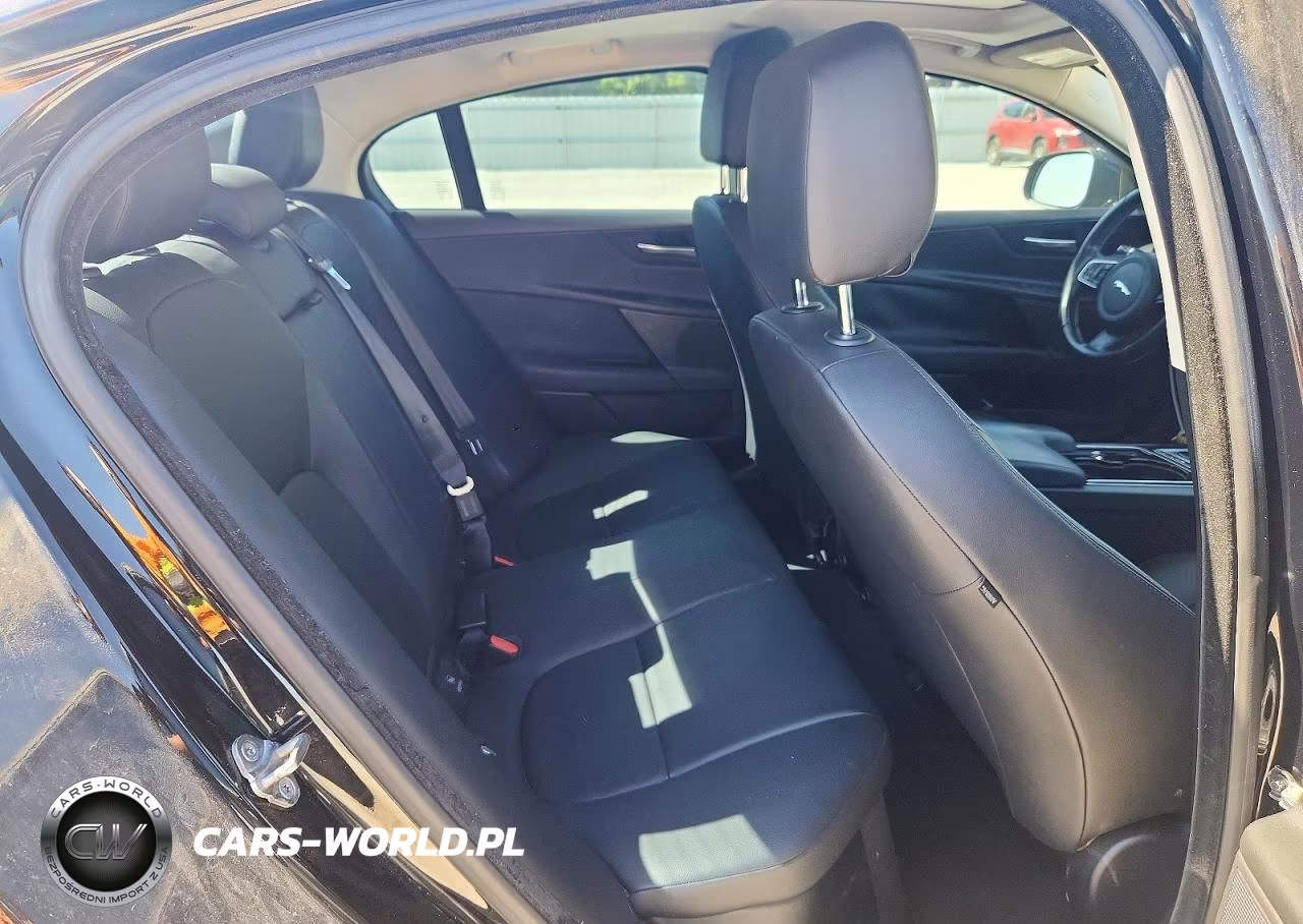 2017 Jaguar Xe Premium VIN:SAJAD4BG2HA952922 - 10
