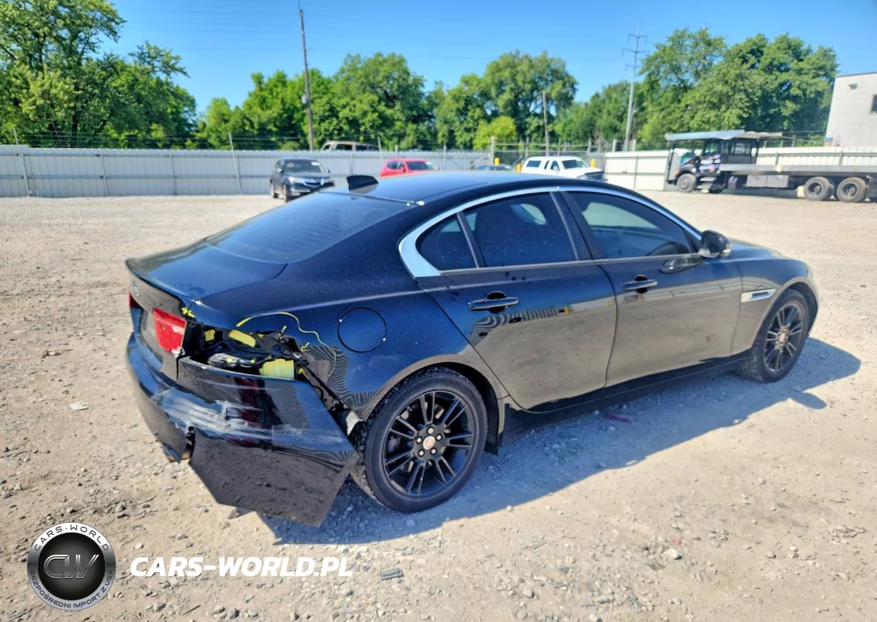 2017 Jaguar Xe Premium VIN:SAJAD4BG2HA952922 - 3