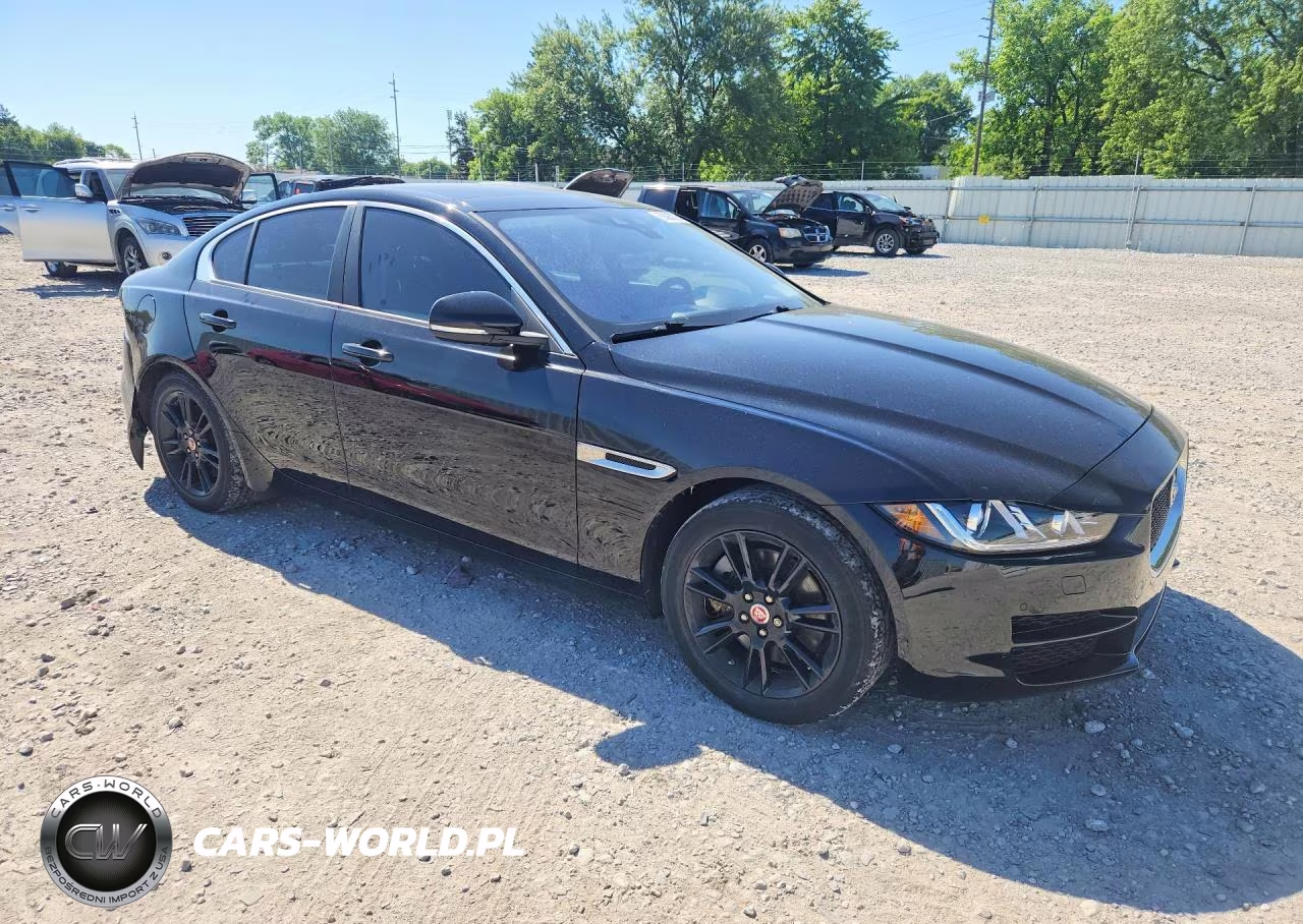 2017 Jaguar Xe Premium VIN:SAJAD4BG2HA952922 - 4