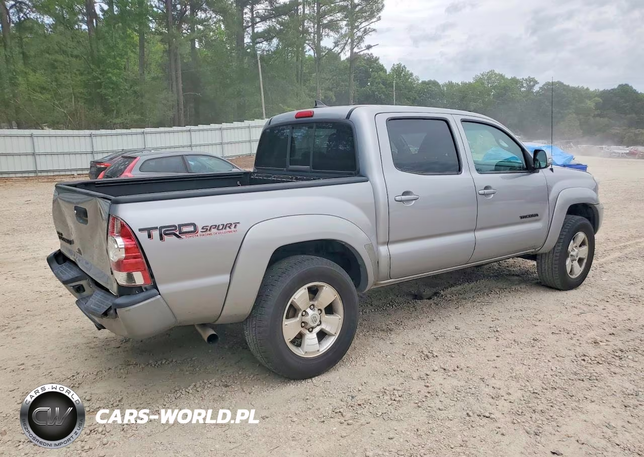 2015 Toyota Tacoma V6 VIN:3TMLU4EN3FM185616 - 3