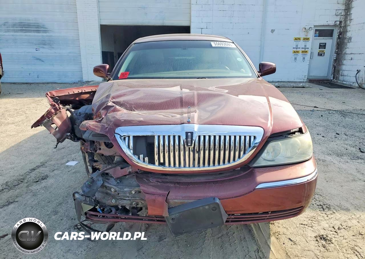 2003 Lincoln Town Car Executive VIN:1LNHM81W23Y623601 - 5