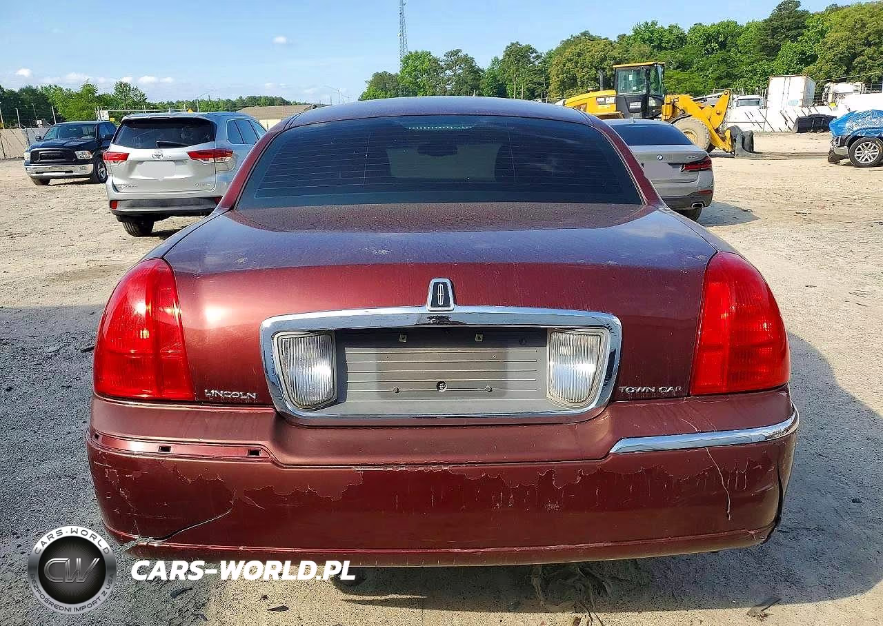 2003 Lincoln Town Car Executive VIN:1LNHM81W23Y623601 - 6