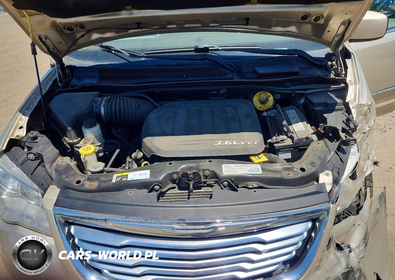 2015 Chrysler Town & Country Touring VIN:2C4RC1BG2FR695613 - 12