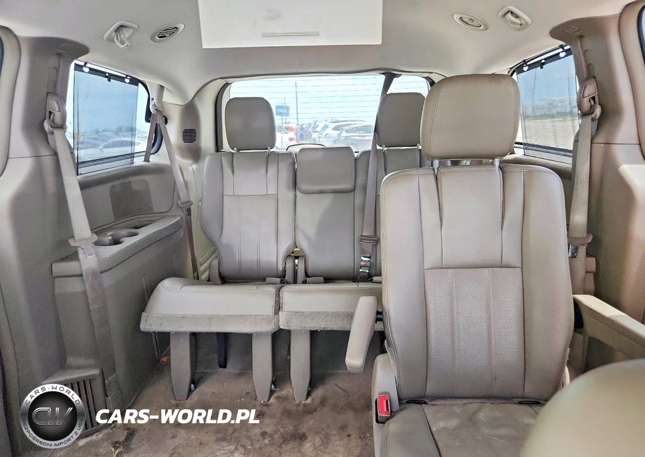 2015 Chrysler Town & Country Touring L VIN:2C4RC1CG6FR547494 - 10