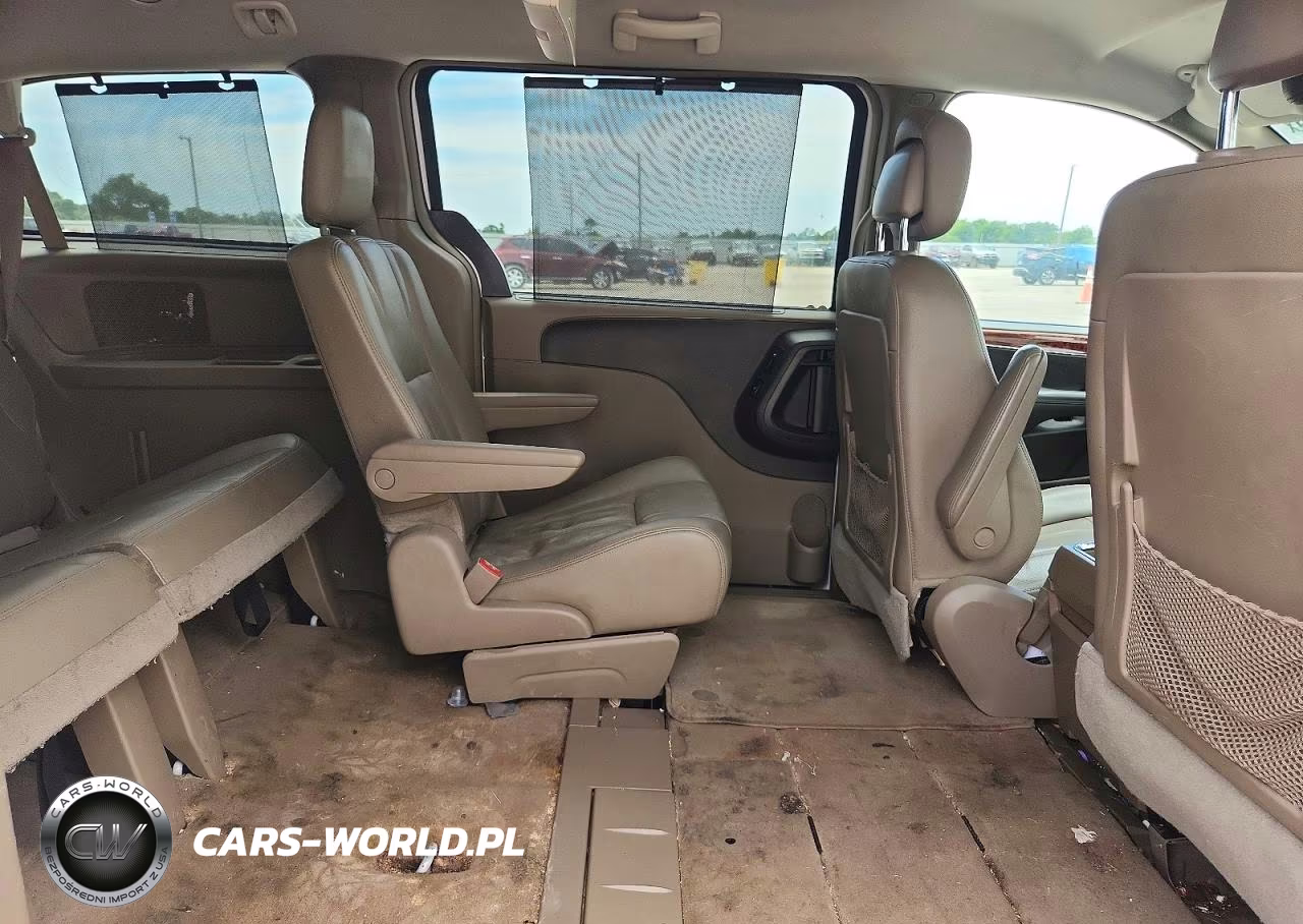 2015 Chrysler Town & Country Touring L VIN:2C4RC1CG6FR547494 - 11