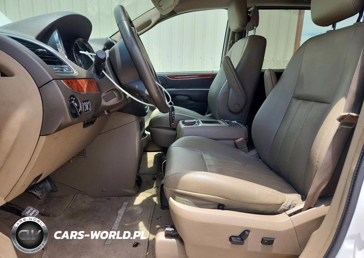 2015 Chrysler Town & Country Touring L VIN:2C4RC1CG6FR547494 - 7