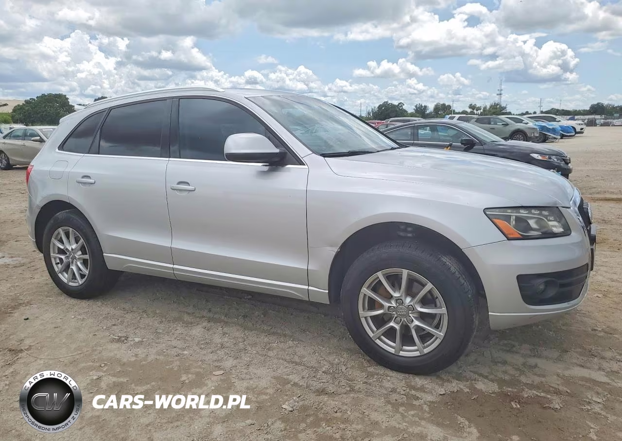 2010 Audi Q5 Premium Plus VIN:WA1LKAFP0AA098549 - 4