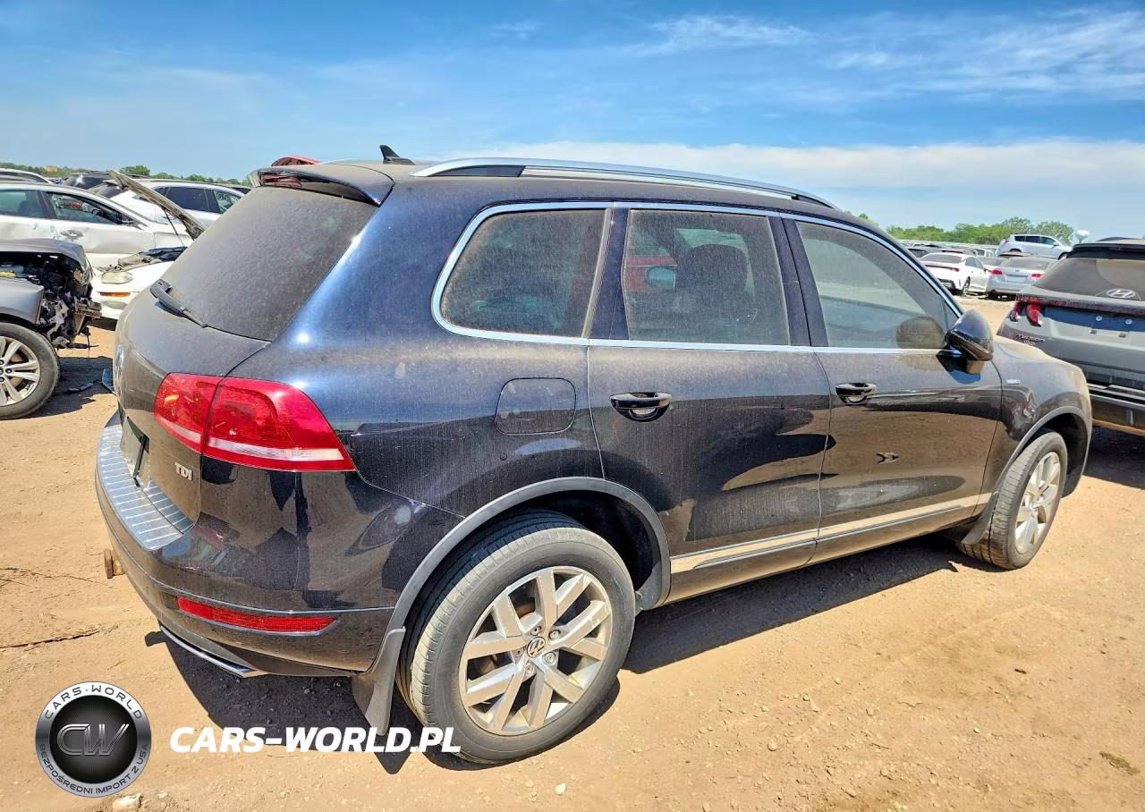 2014 Volkswagen Touareg V6 Tdi VIN:WVGEP9BP4ED011787 - 3
