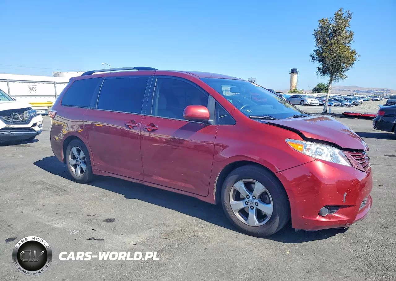 2015 Toyota Sienna Le VIN:5TDKK3DC8FS535110 - 4