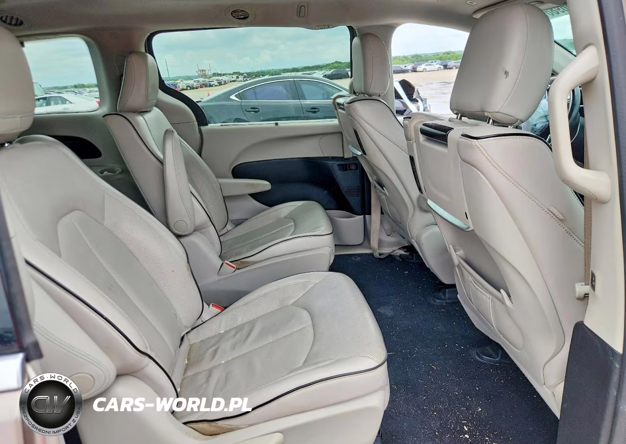 2018 Chrysler Pacifica Hybrid Limited VIN:2C4RC1N77JR105569 - 11