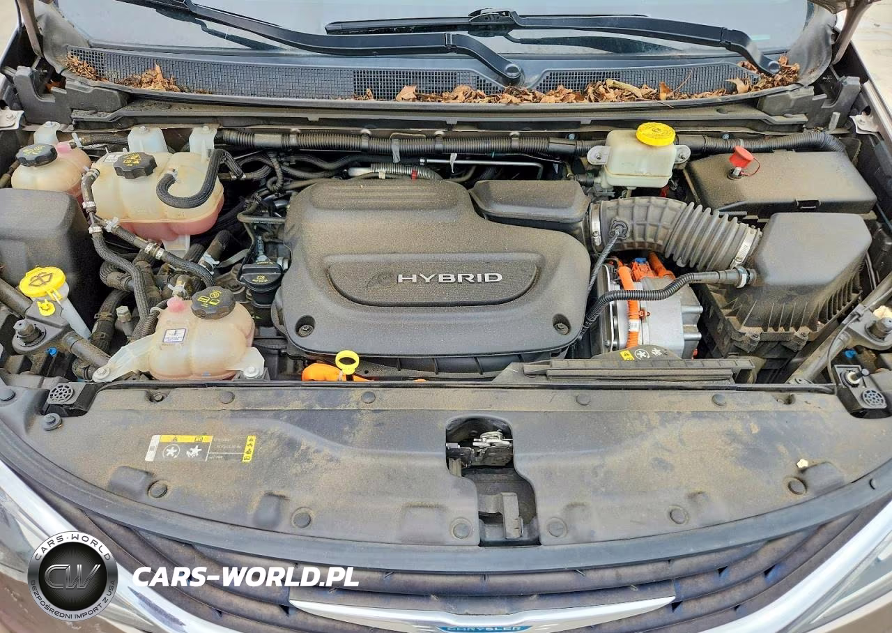 2018 Chrysler Pacifica Hybrid Limited VIN:2C4RC1N77JR105569 - 12