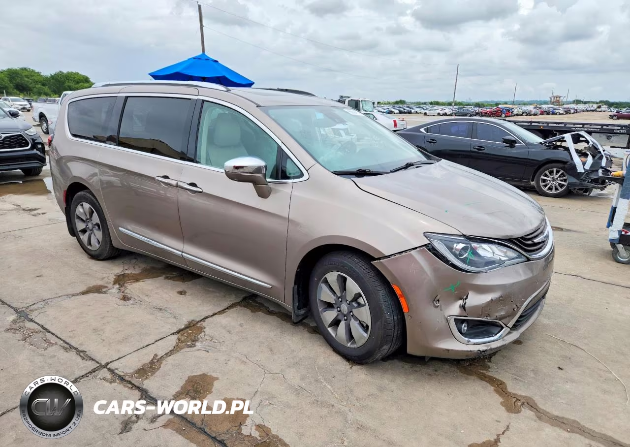 2018 Chrysler Pacifica Hybrid Limited VIN:2C4RC1N77JR105569 - 4