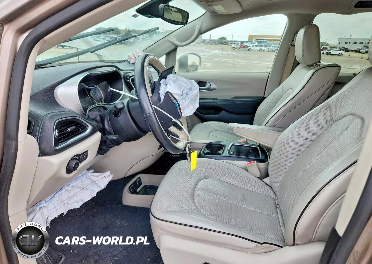 2018 Chrysler Pacifica Hybrid Limited VIN:2C4RC1N77JR105569 - 7