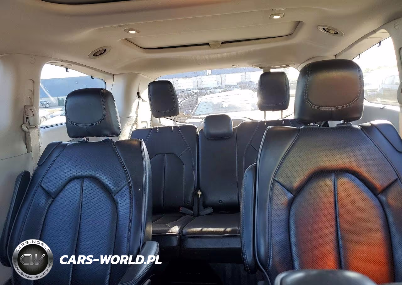 2018 Chrysler Pacifica Limited VIN:2C4RC1GG2JR232856 - 10